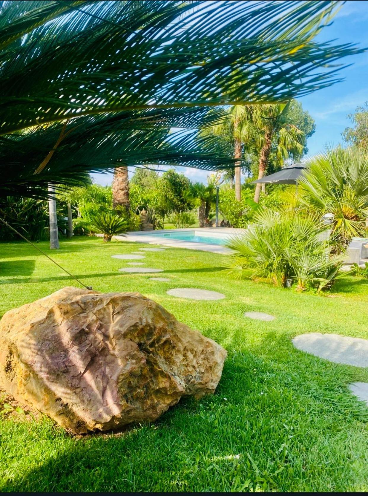 Le Cocoon Lodge Du Gapeau & Massage Sollies Pont Exterior photo
