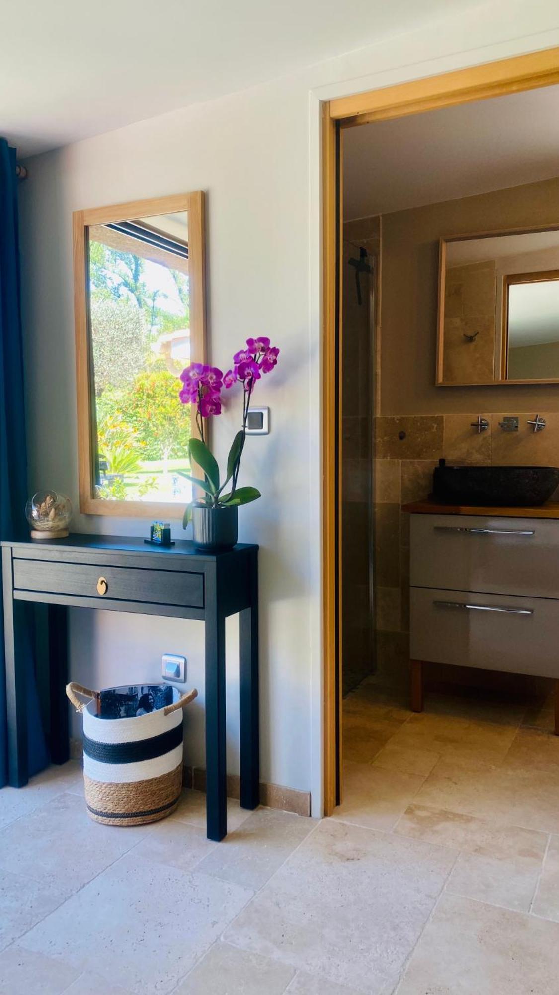Le Cocoon Lodge Du Gapeau & Massage Sollies Pont Room photo
